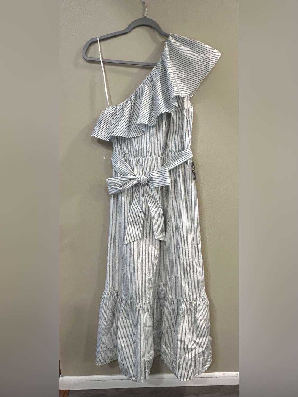 Express Dress Size 
Medium 
Grey and White Striped Off-Shoulder Maxi Dress
